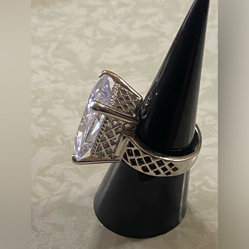 Statement Clear Glass Ring #9022 - Picture 13 of 13